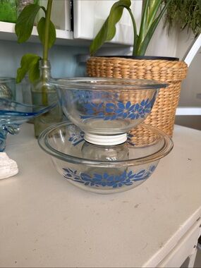 Pyrex nesting mixing bowls featuring the Blue Ribbon pattern